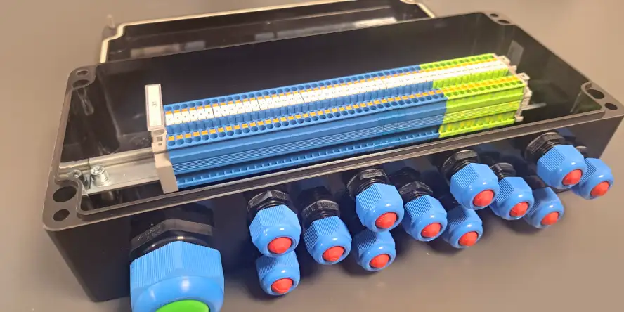 Skrzynka łączeniowa iskrobezpieczna dla stref zagrożonych wybuchem